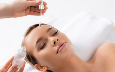 Siero viso: è davvero così indispensabile per la skincare?