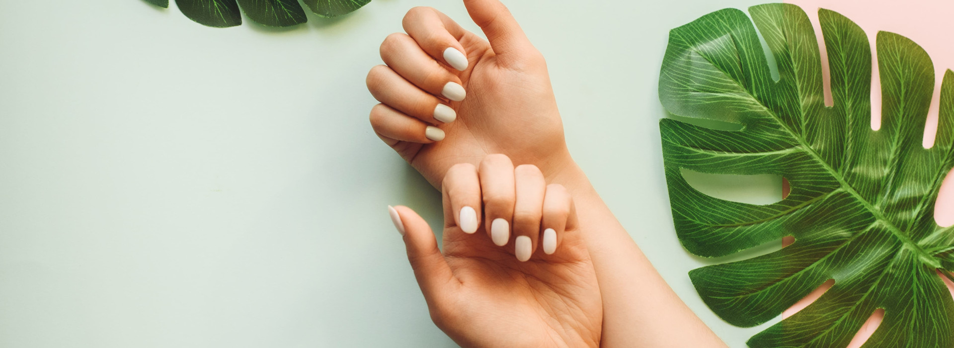French manicure: variazioni 2022 sulle unghie più cool