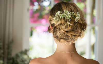 Acconciature sposa: tagliarsi i capelli durante il ricevimento è il nuovo trend