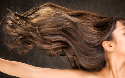 Capelli fragili e indeboliti: come rinvigorirli con integratori e vitamine