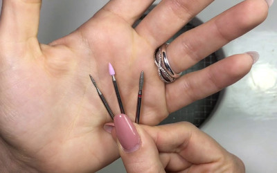 Unghie sane e smalto con lunga tenuta, il segreto? Manicure Russa
