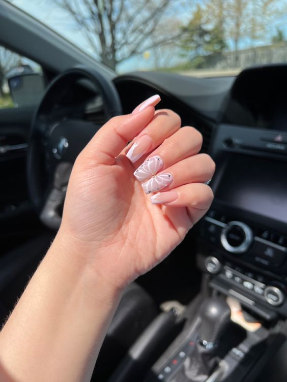 Unghie Fairycore: l'Alternativa Minimal Chic