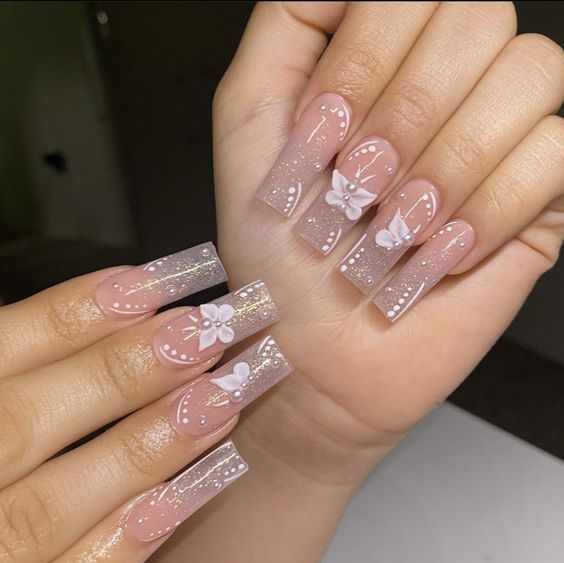 Tendenza Unghie Fairycore: la Nail Art Trasparente