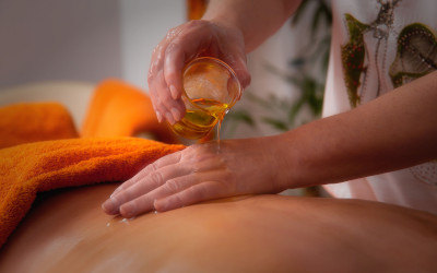 Il massaggio ayurvedico: i benefici di un massaggio antico