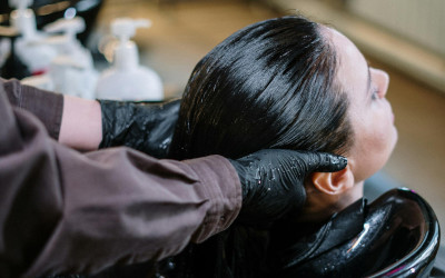 Trattamenti Pre-Shampoo: la chiave per capelli splendenti