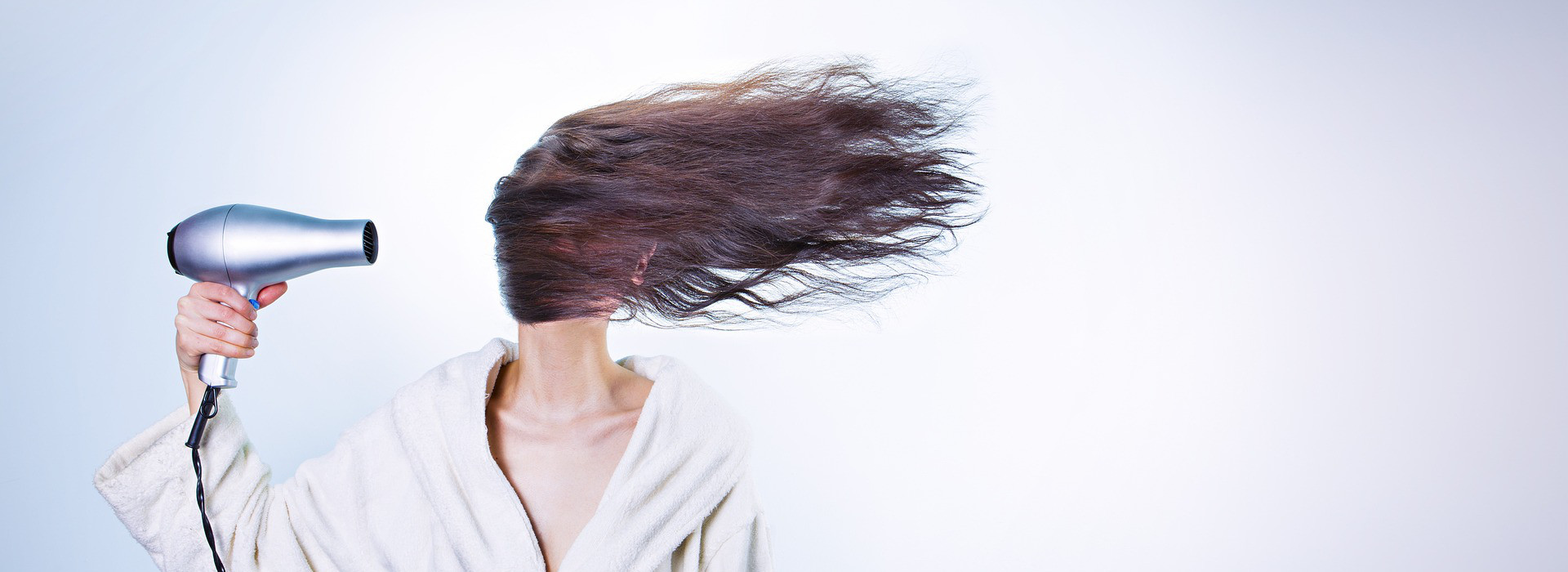 Capelli con cute grassa e punte secche: cause e rimedi per una chioma equilibrata